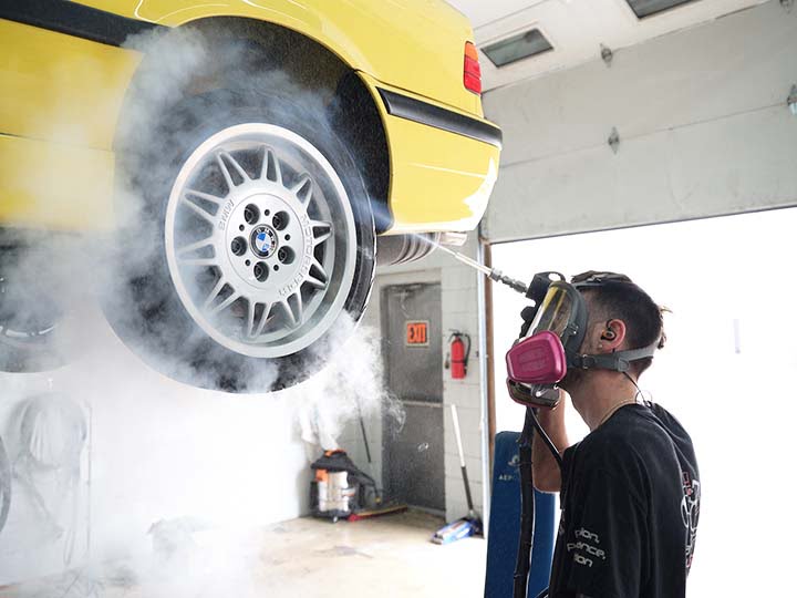 Dry ice cleaning machine for cars